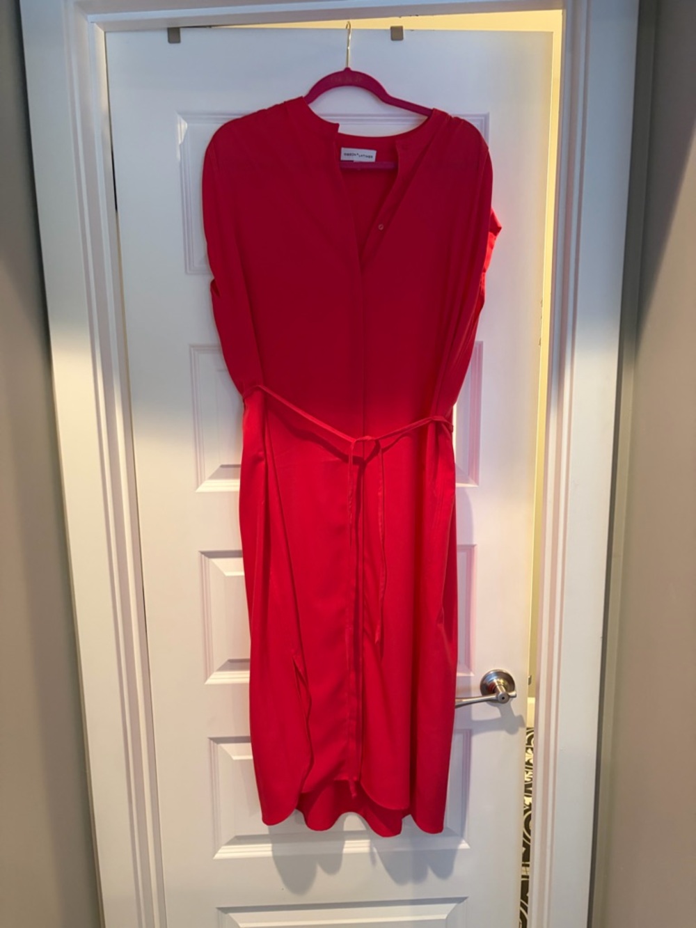 Gibson Latimer Vibrant Pink Midi Dress with Tie Waist